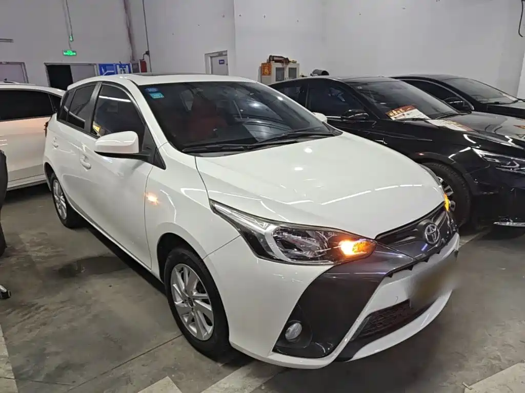 Toyota Yaris L — фото 4