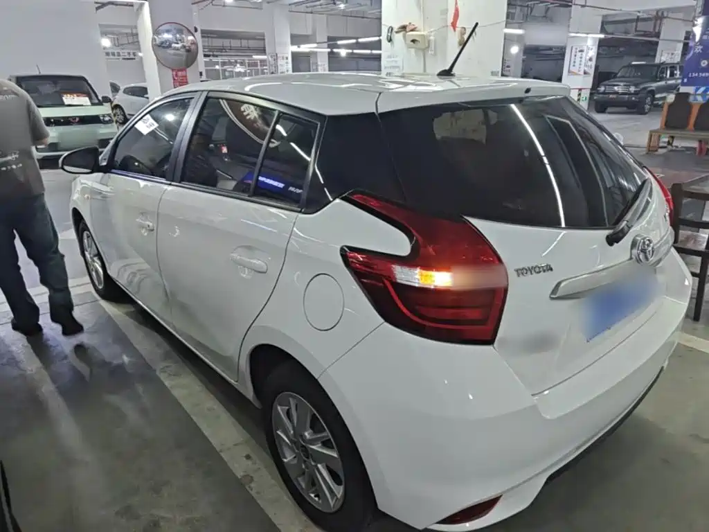 Toyota Yaris L — фото 5