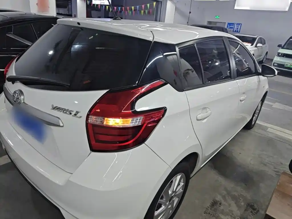 Toyota Yaris L — фото 7