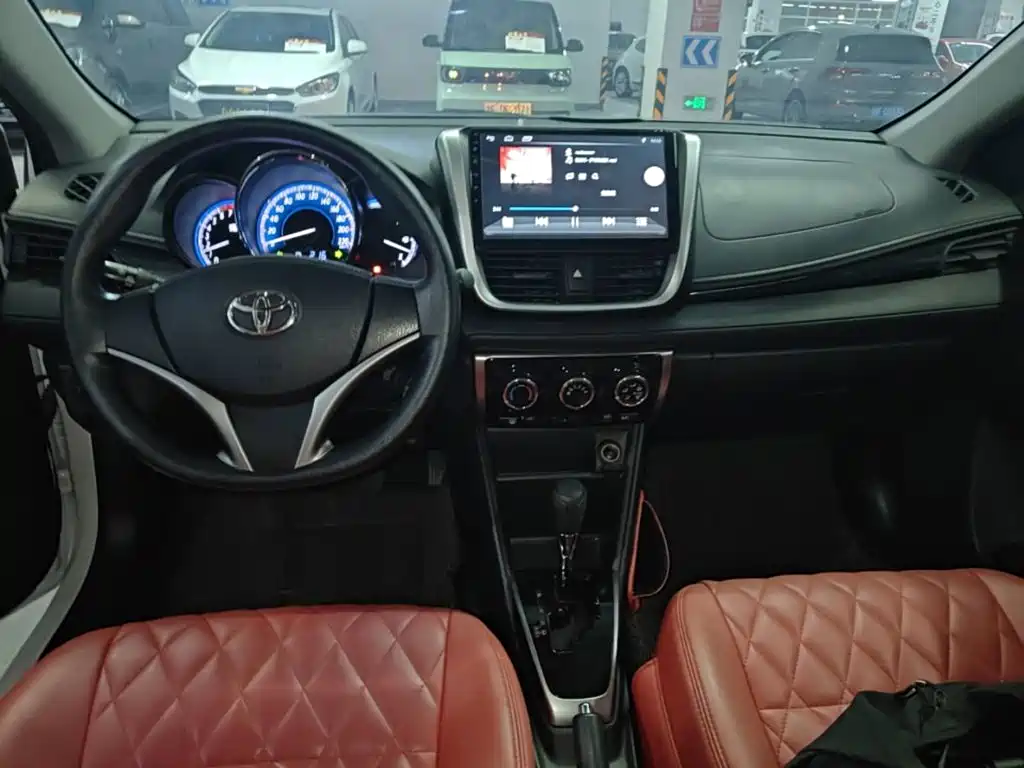 Toyota Yaris L — фото 10