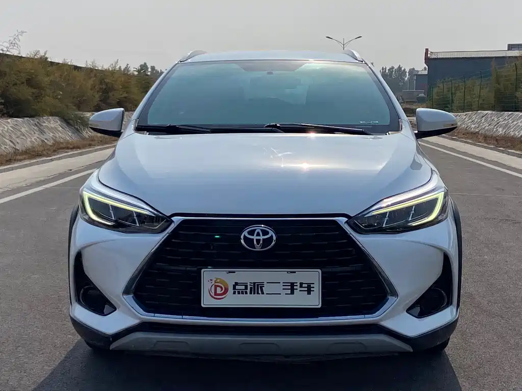 Toyota Yaris L — фото 2