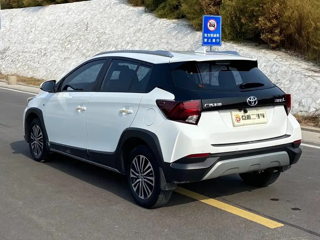 Toyota Yaris L — фото 6