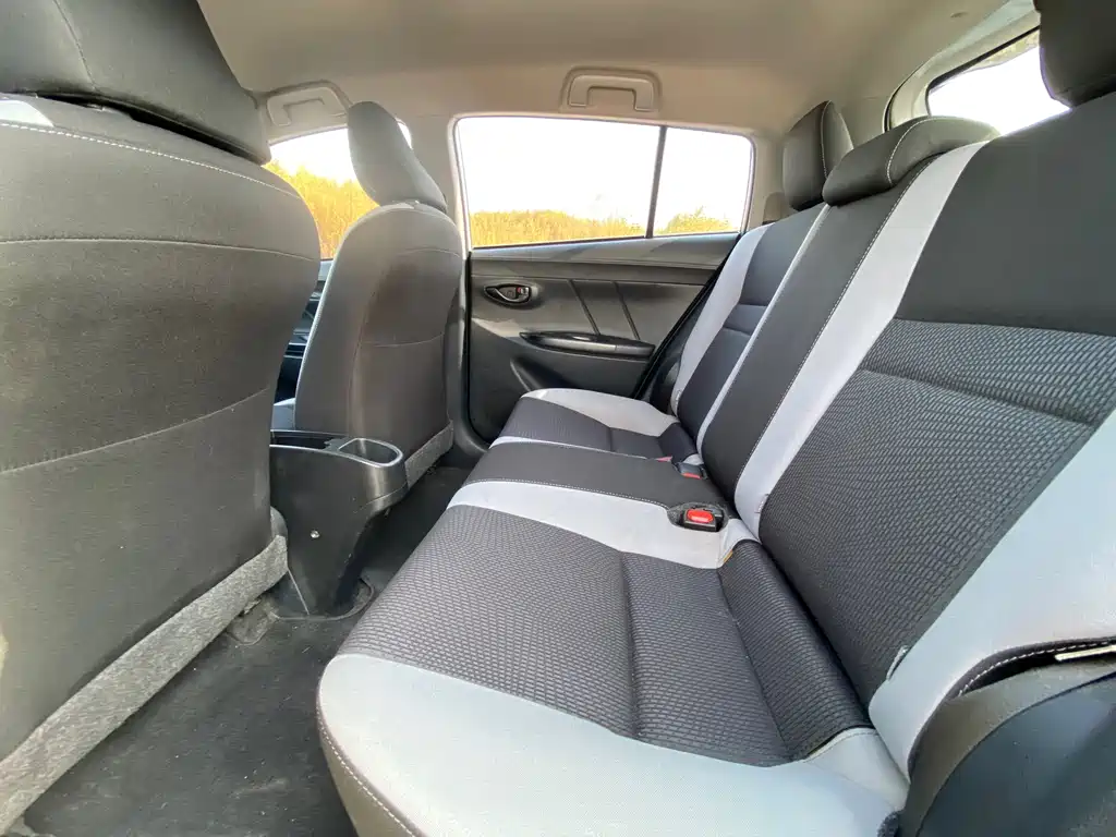 Toyota Yaris L — фото 8