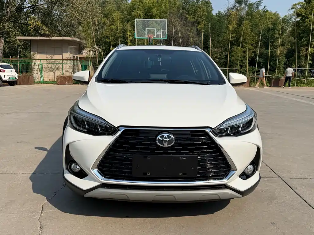 Toyota Yaris L — фото 2