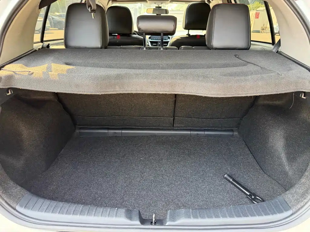 Toyota Yaris L — фото 15
