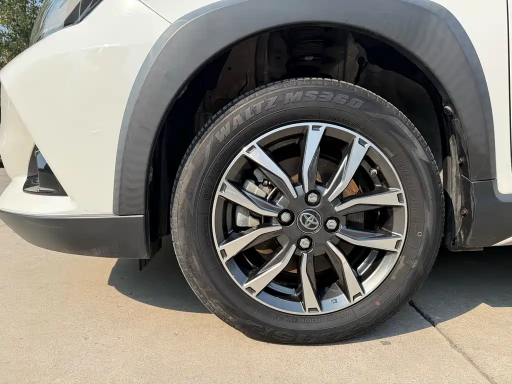 Toyota Yaris L — фото 4