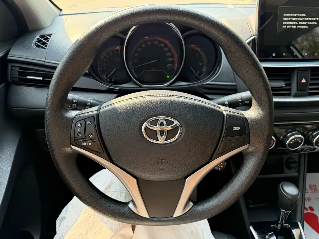 Toyota Yaris L — фото 8