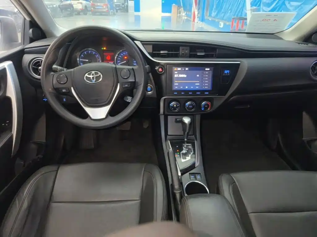 Toyota Corolla — фото 10