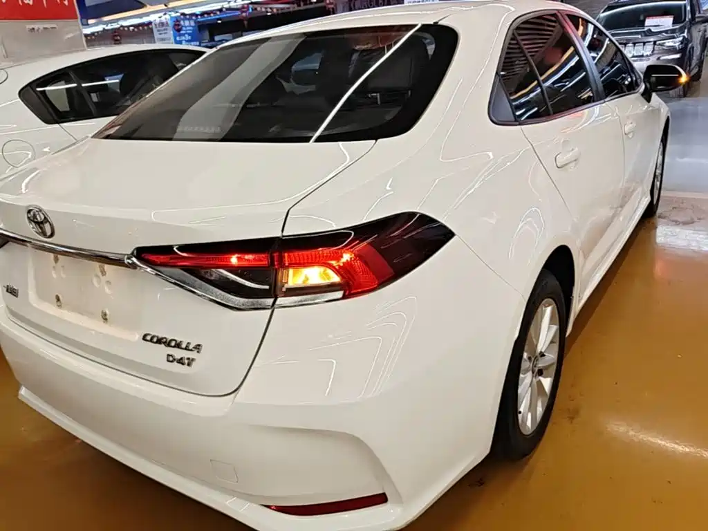 Toyota Corolla — фото 8