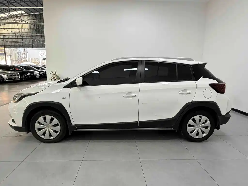 Toyota Yaris L — фото 4