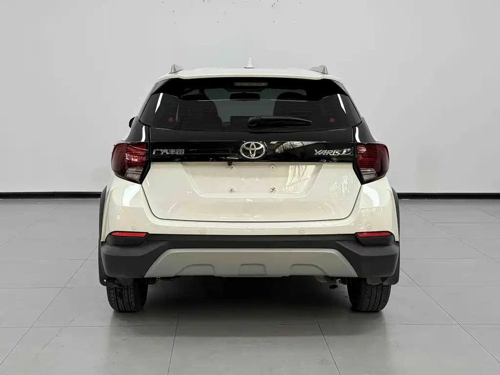 Toyota Yaris L — фото 6