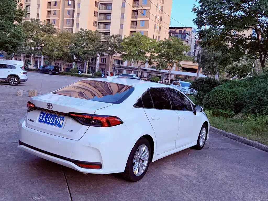 Toyota Allion — фото 4