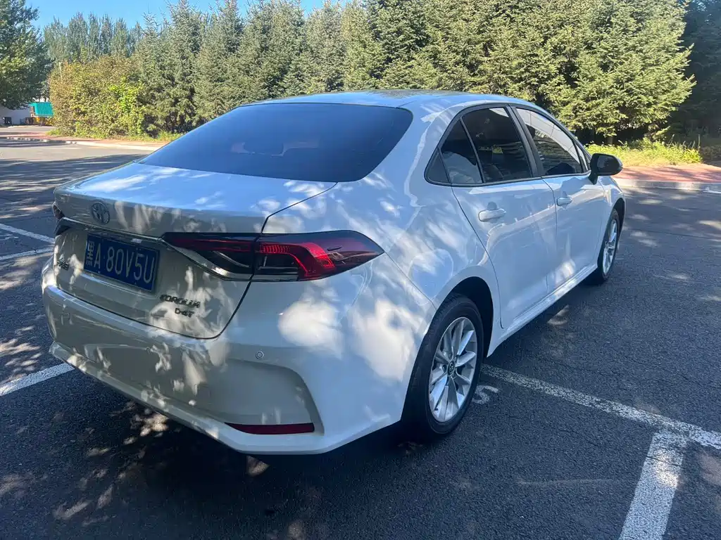 Toyota Corolla — фото 4