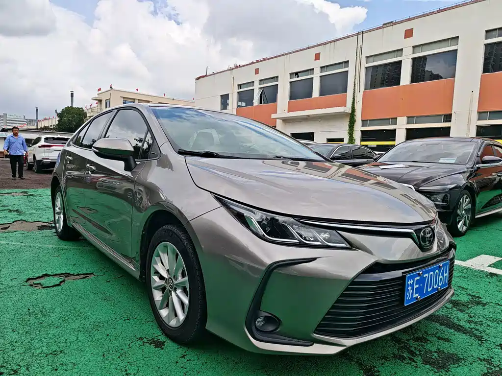 Toyota Corolla — фото 2