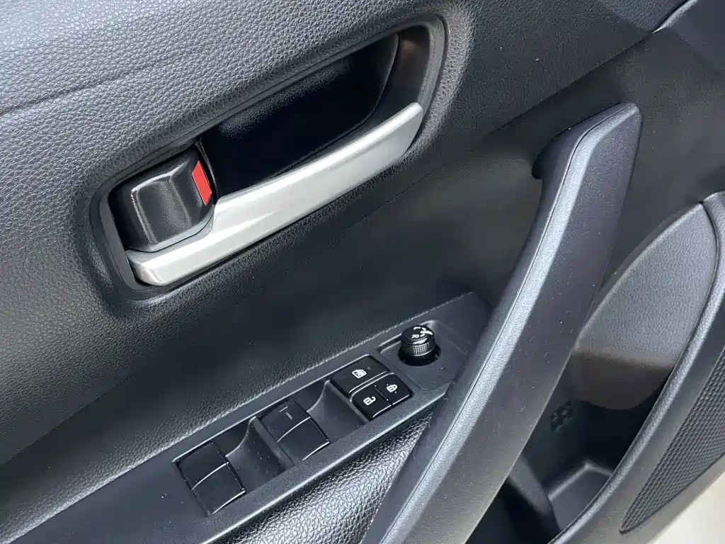 Toyota Corolla — фото 14
