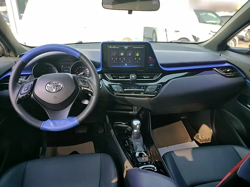 Toyota C-HR — фото 10