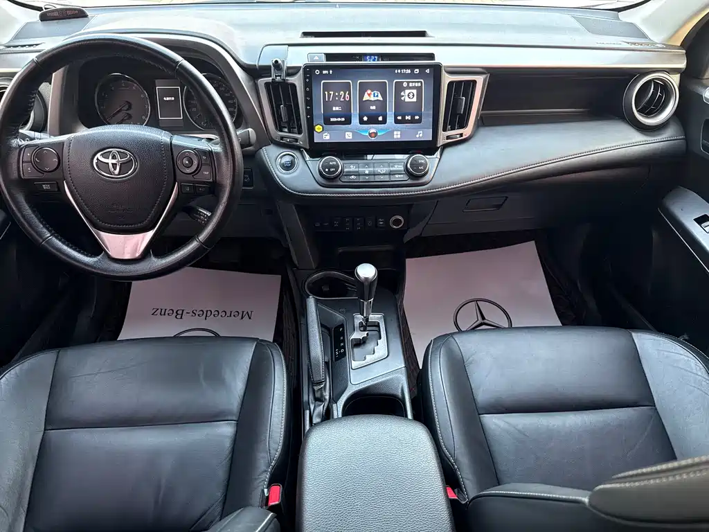 Toyota RAV4 — фото 17