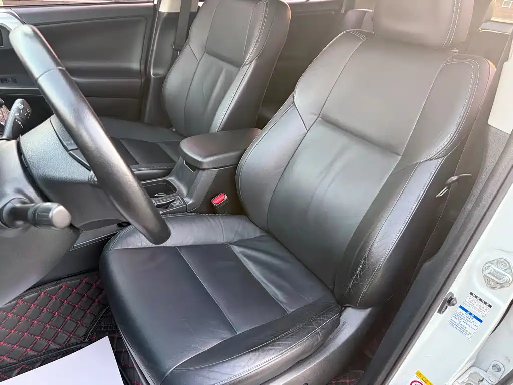 Toyota RAV4 — фото 10