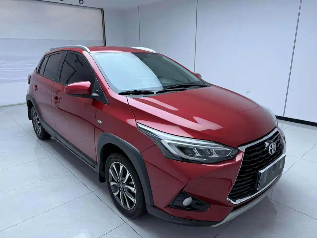 Toyota Yaris L — фото 3