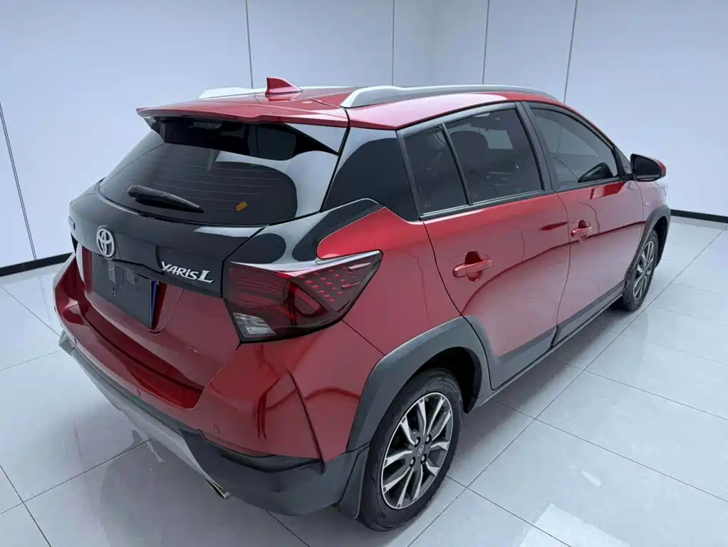 Toyota Yaris L — фото 4