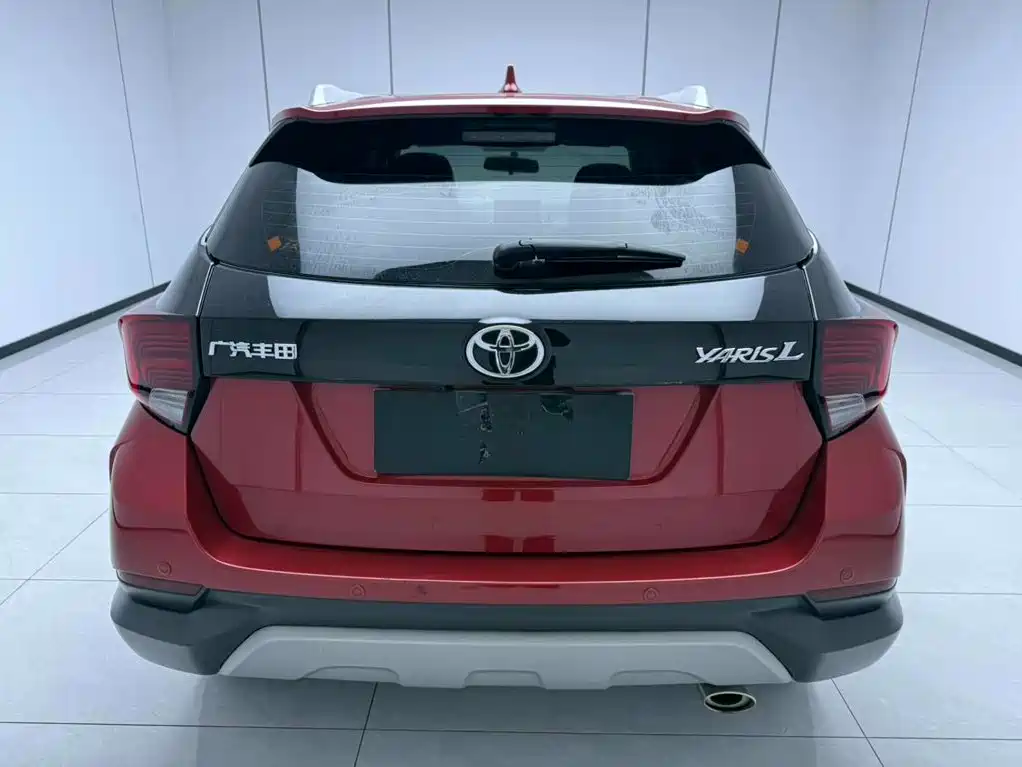 Toyota Yaris L — фото 5