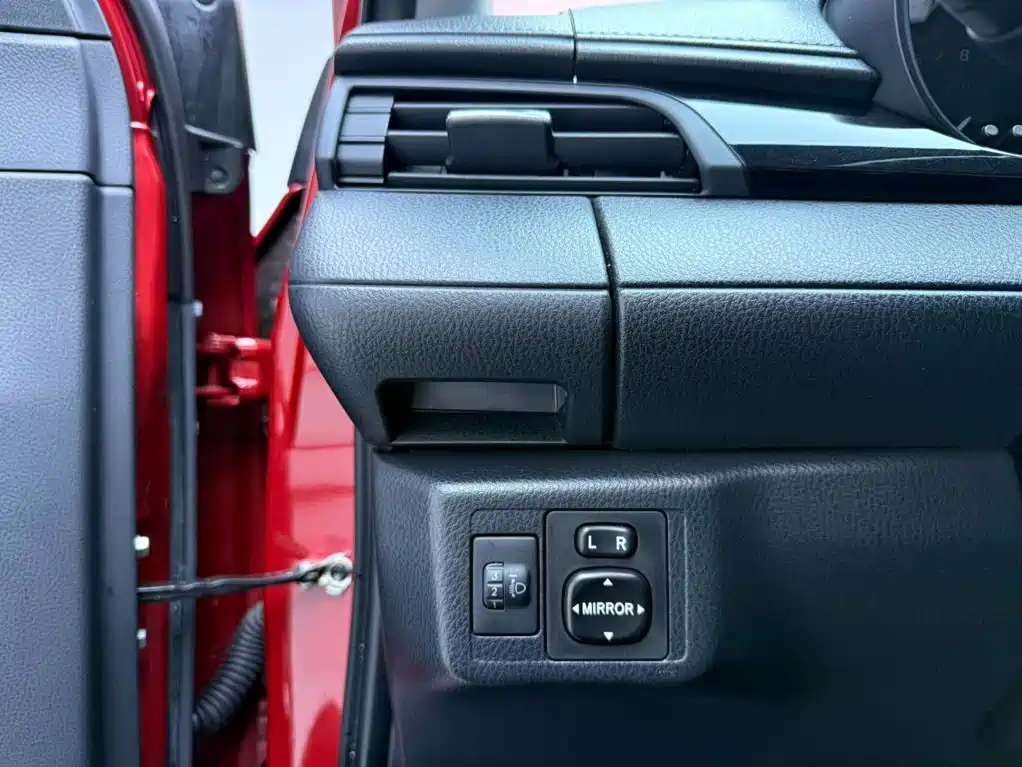 Toyota Yaris L — фото 9