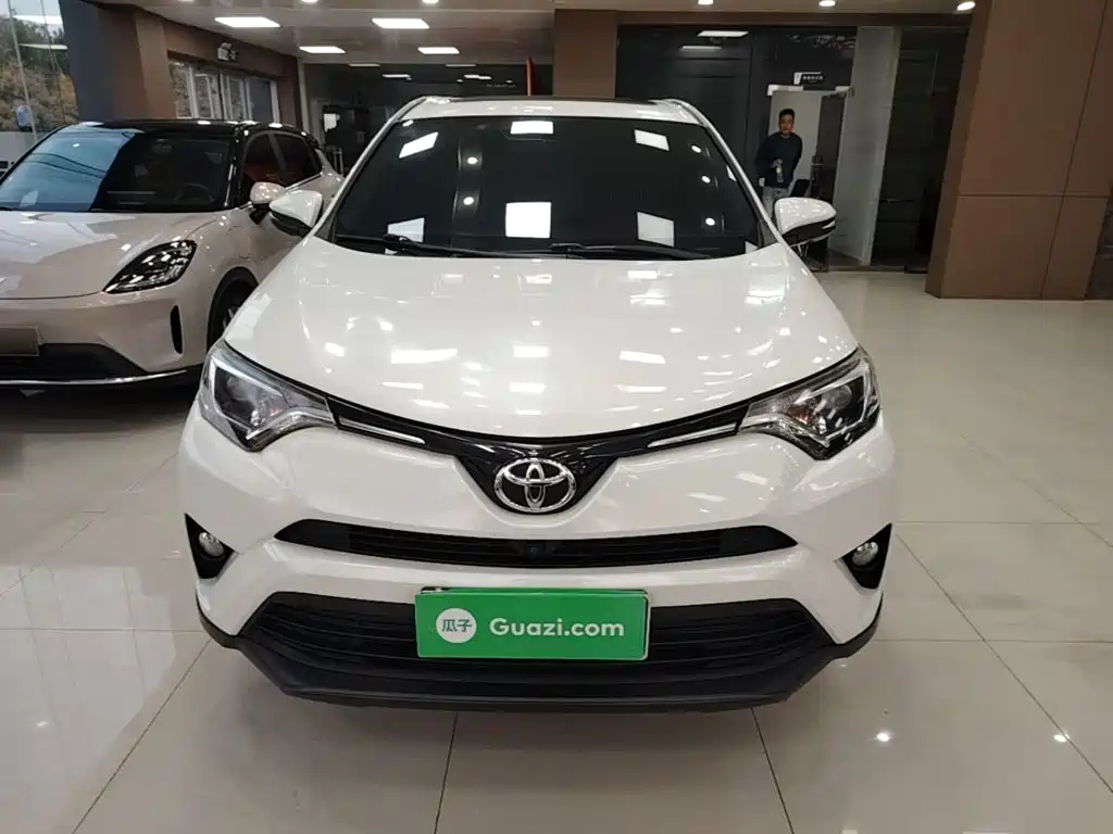 Toyota RAV4 — фото 3