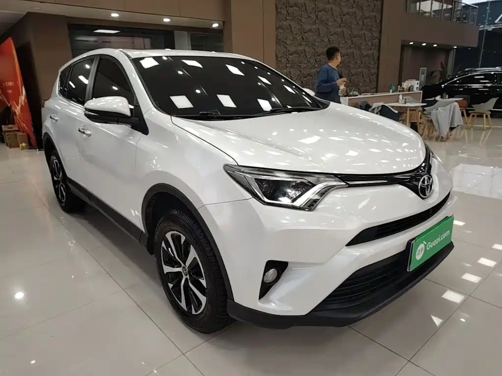 Toyota RAV4 — фото 4