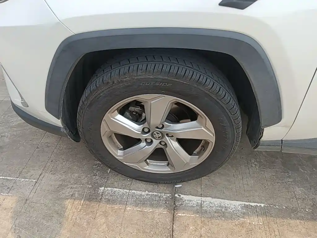 Toyota RAV4 — фото 23