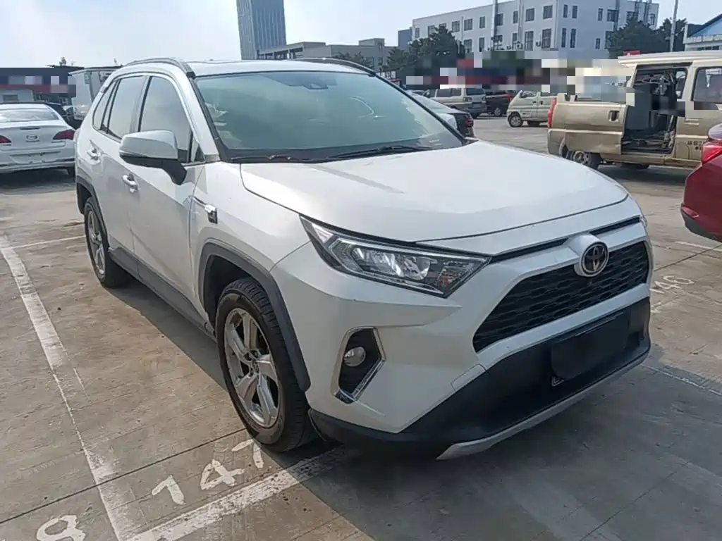 Toyota RAV4 — фото 4