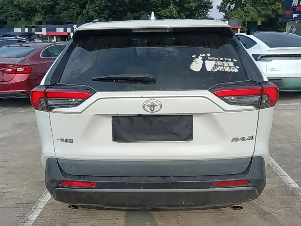 Toyota RAV4 — фото 6