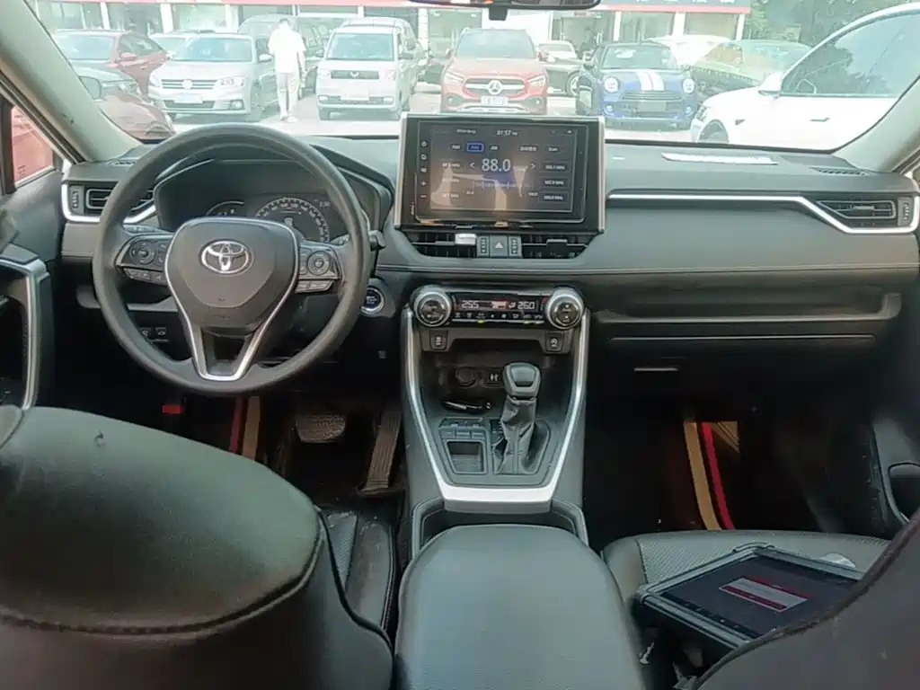 Toyota RAV4 — фото 10
