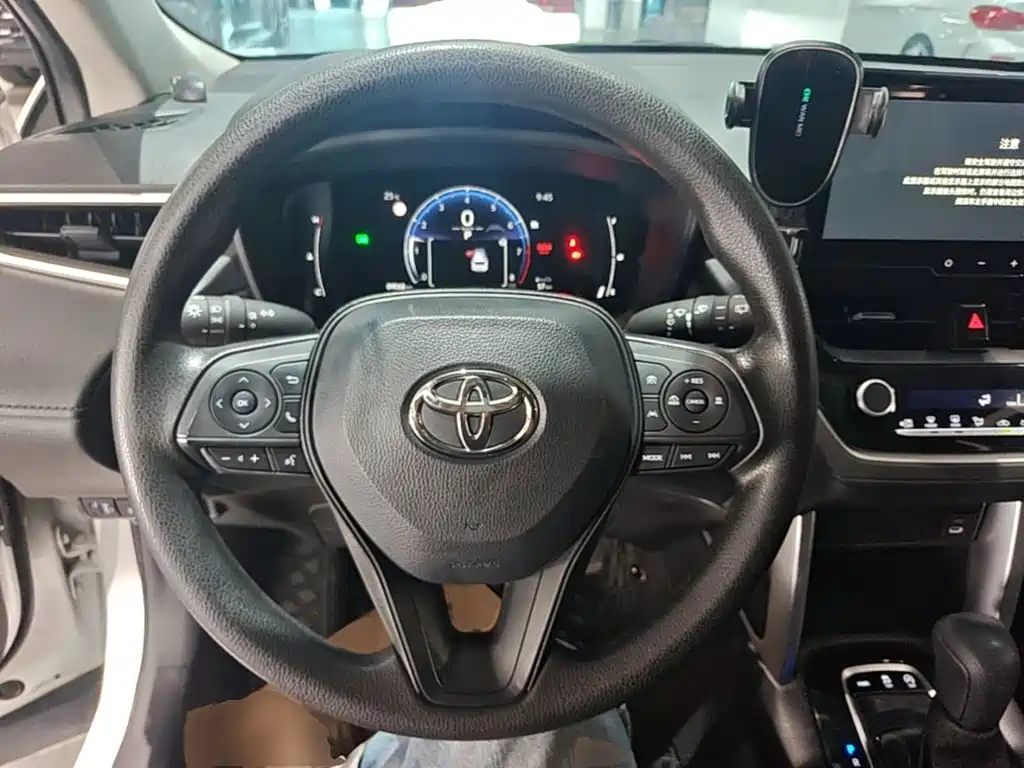 Toyota Corolla Cross — фото 11