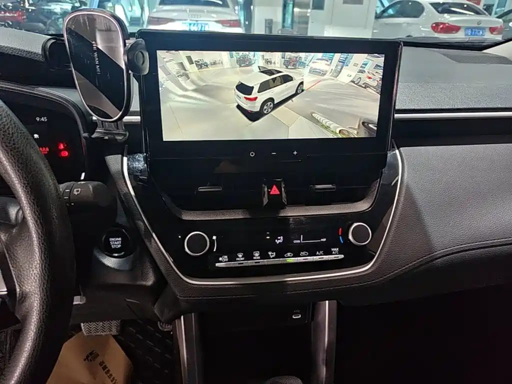Toyota Corolla Cross — фото 13