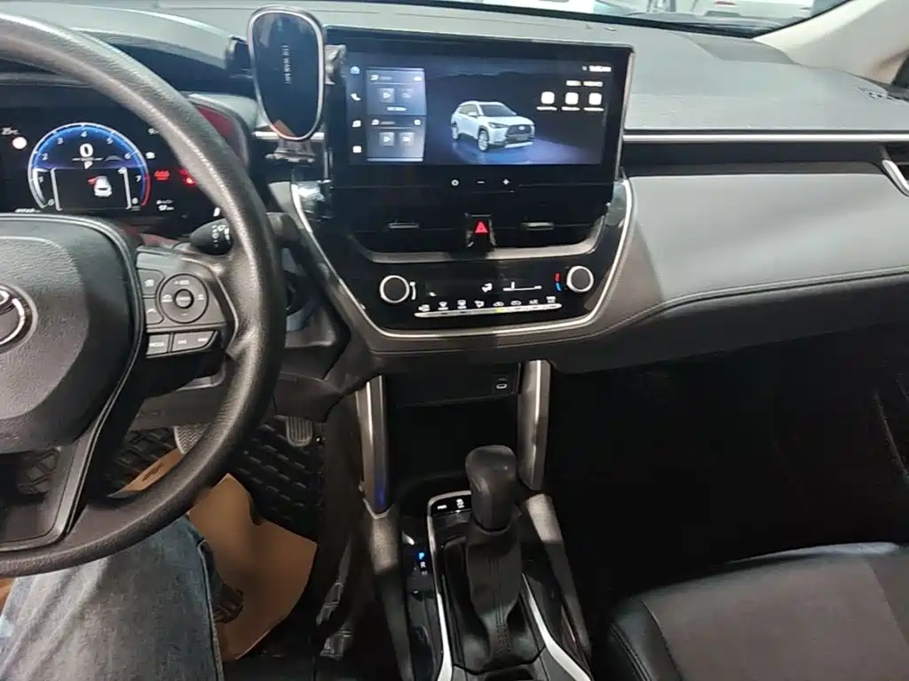 Toyota Corolla Cross — фото 10