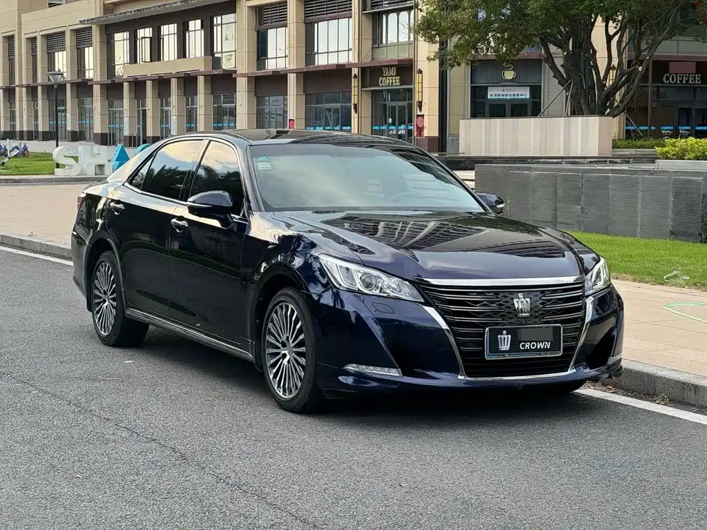 Toyota Crown — фото 2