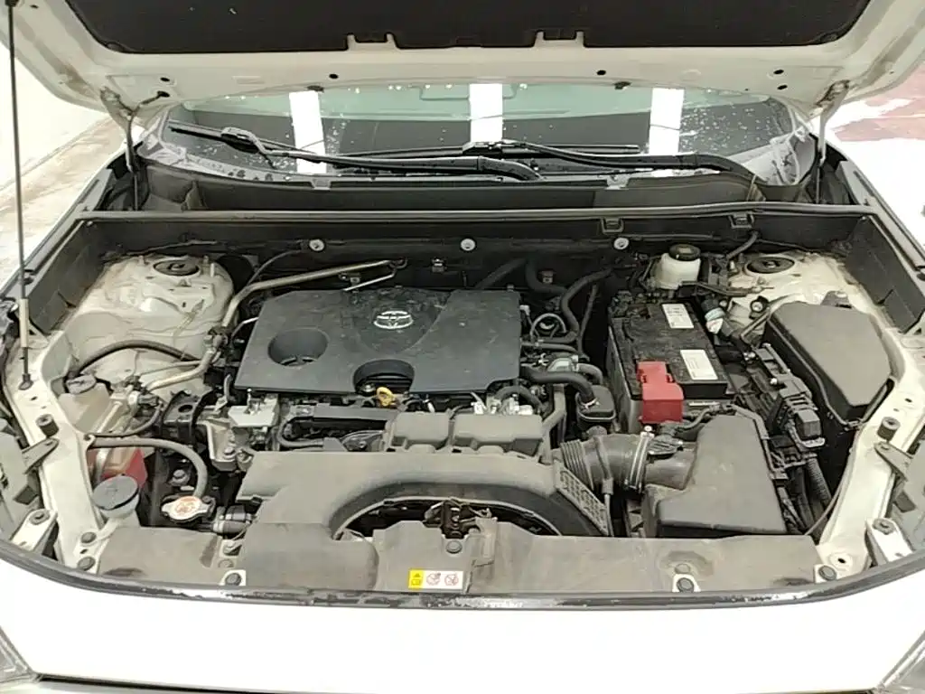 Toyota RAV4 — фото 20