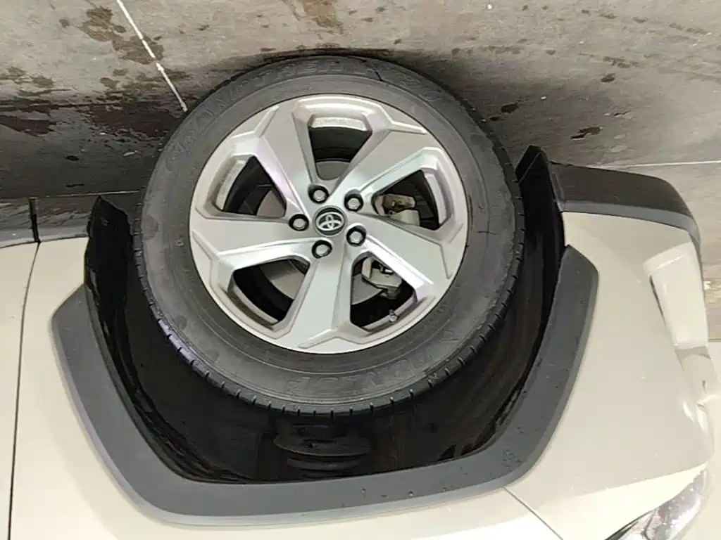 Toyota RAV4 — фото 23
