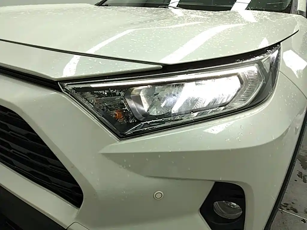 Toyota RAV4 — фото 24