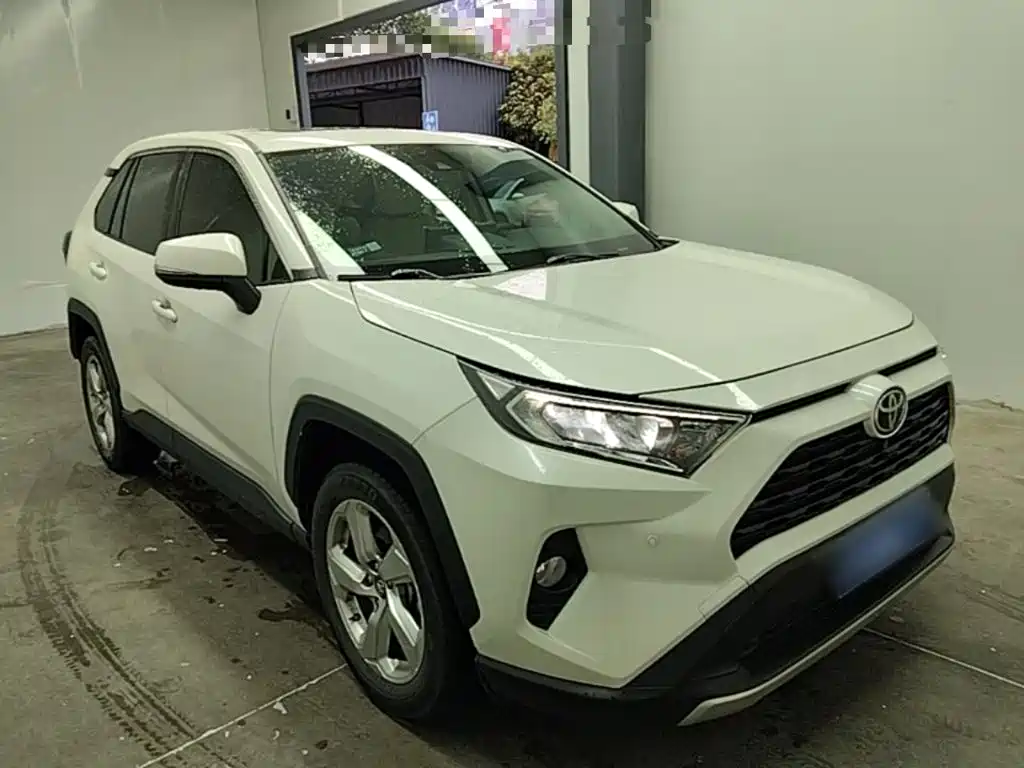 Toyota RAV4 — фото 4