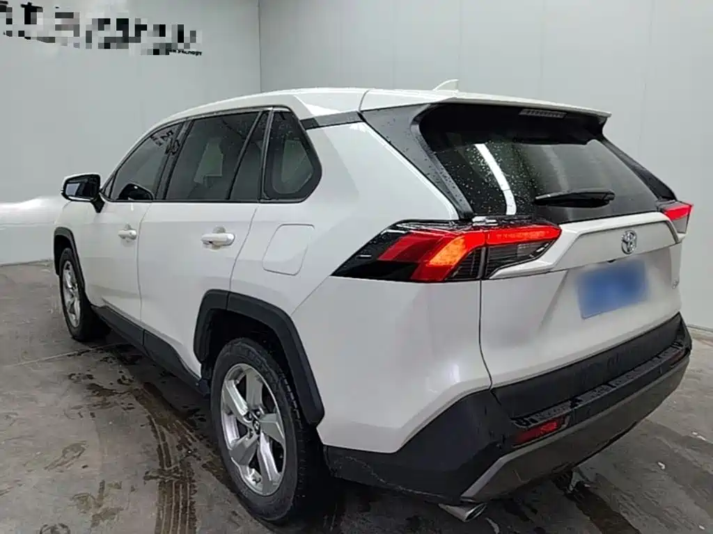 Toyota RAV4 — фото 5