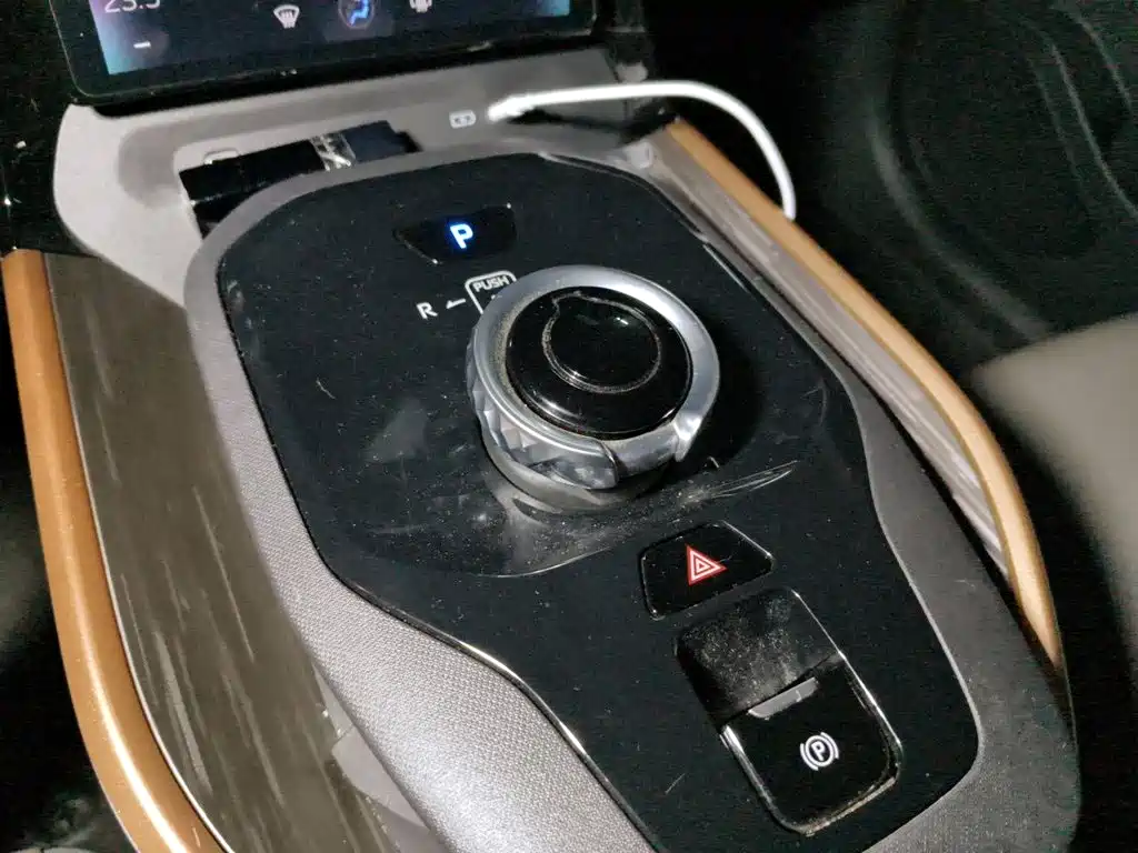 Toyota bZ3 — фото 10