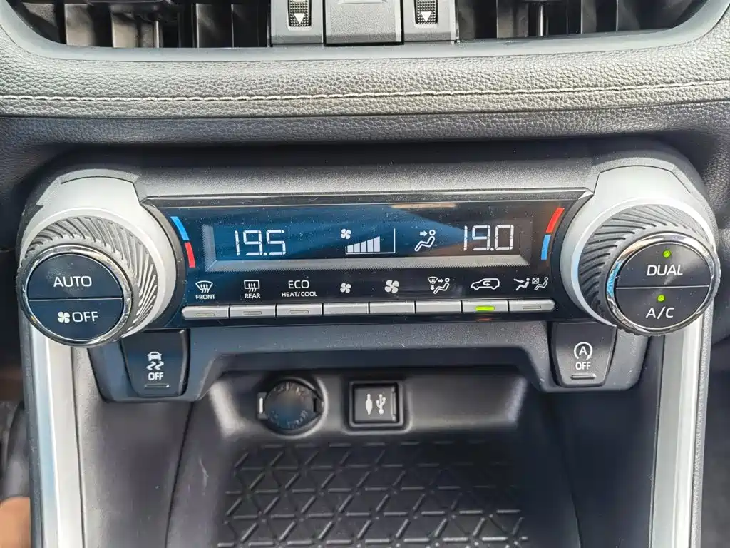 Toyota Wildlander — фото 15