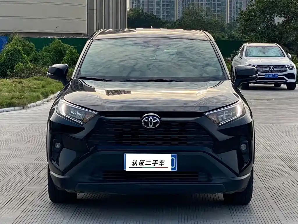 Toyota RAV4 — фото 2