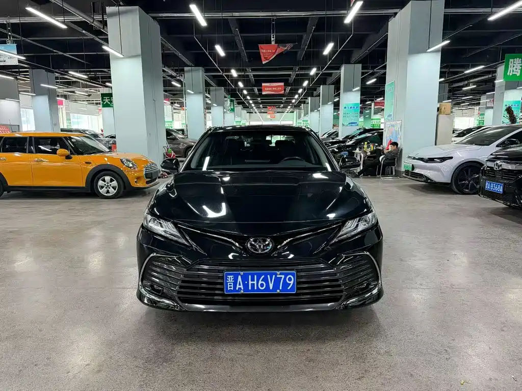 Toyota Camry — фото 2