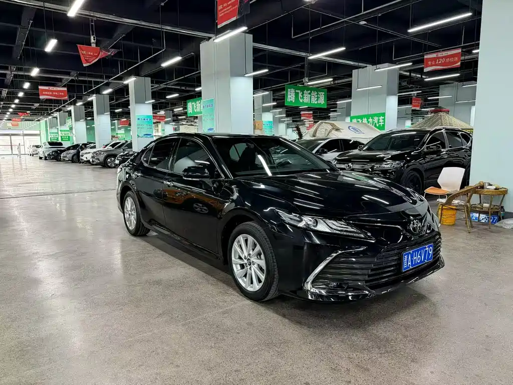 Toyota Camry — фото 3