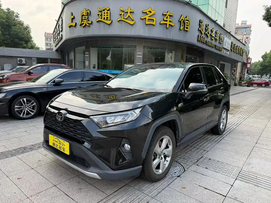Toyota RAV4 — фото 3