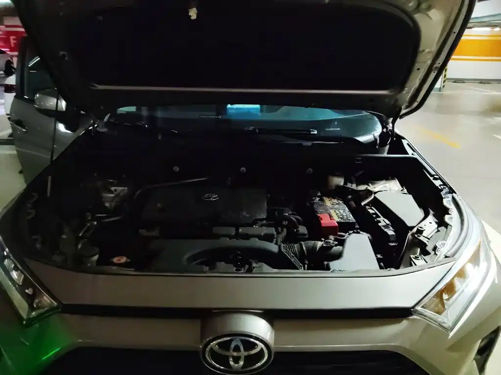 Toyota RAV4 — фото 11