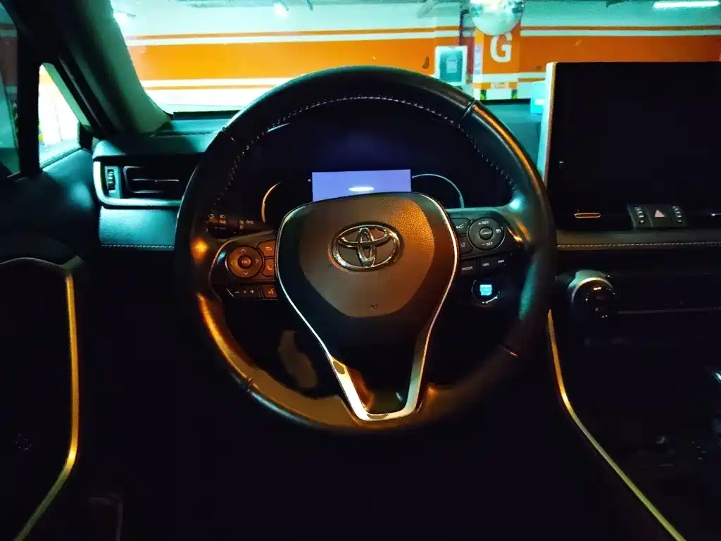 Toyota RAV4 — фото 3
