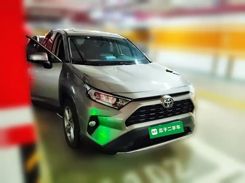 Toyota RAV4 — фото 24